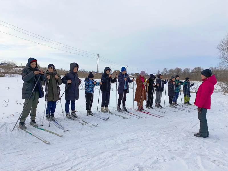 С 27 февраля по 6 марта в рамках Президентских спортивных игр в нашей школе проходили соревнования по лыжным гонкам..